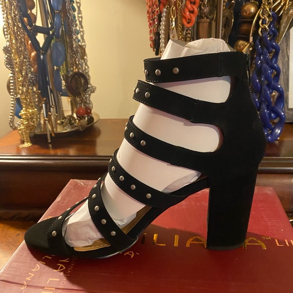 Women’s Sandals - Picture 3 of 5